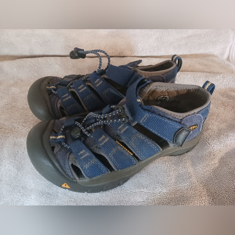 Keen sandles
